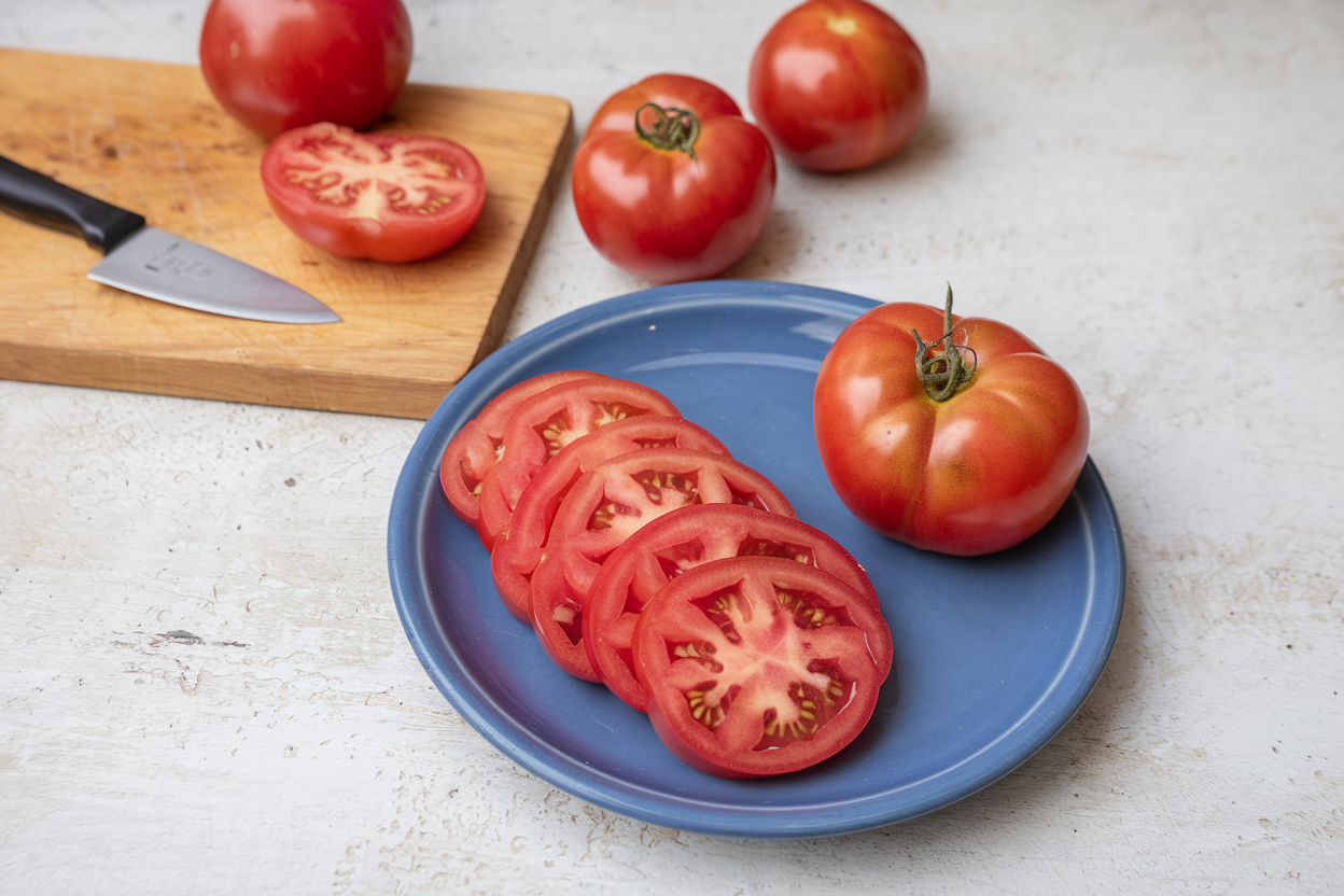 Organic Jolene hybrid tomato seeds, perfect for enhancing garden vitality and producing robust tomatoes.