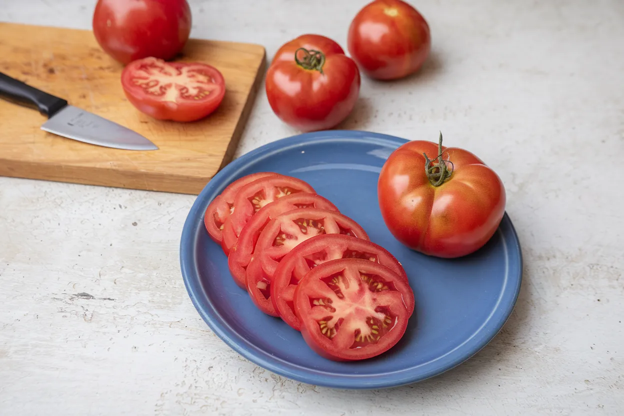 Organic Jolene hybrid tomato seeds, perfect for enhancing garden vitality and producing robust tomatoes.