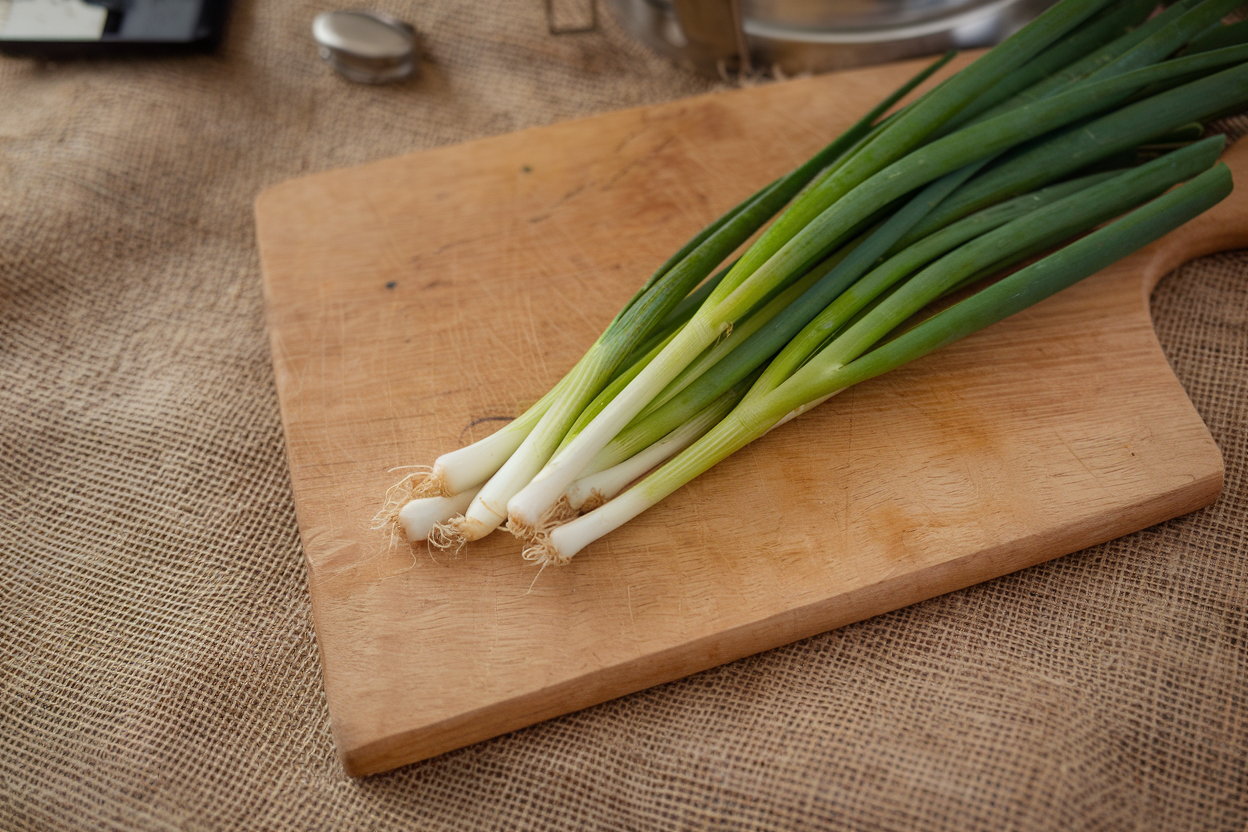 Yago's F1 organic onion seeds, perfect for growing robust, flavorful onions in home gardens