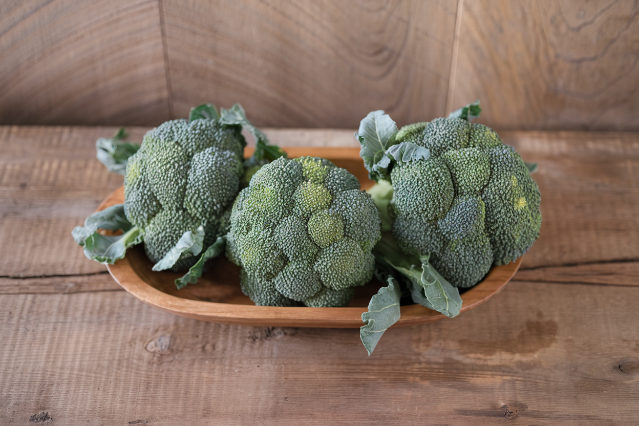 Organic F1 Emerald Crown broccoli seeds, ideal for nutritious vegetable gardening