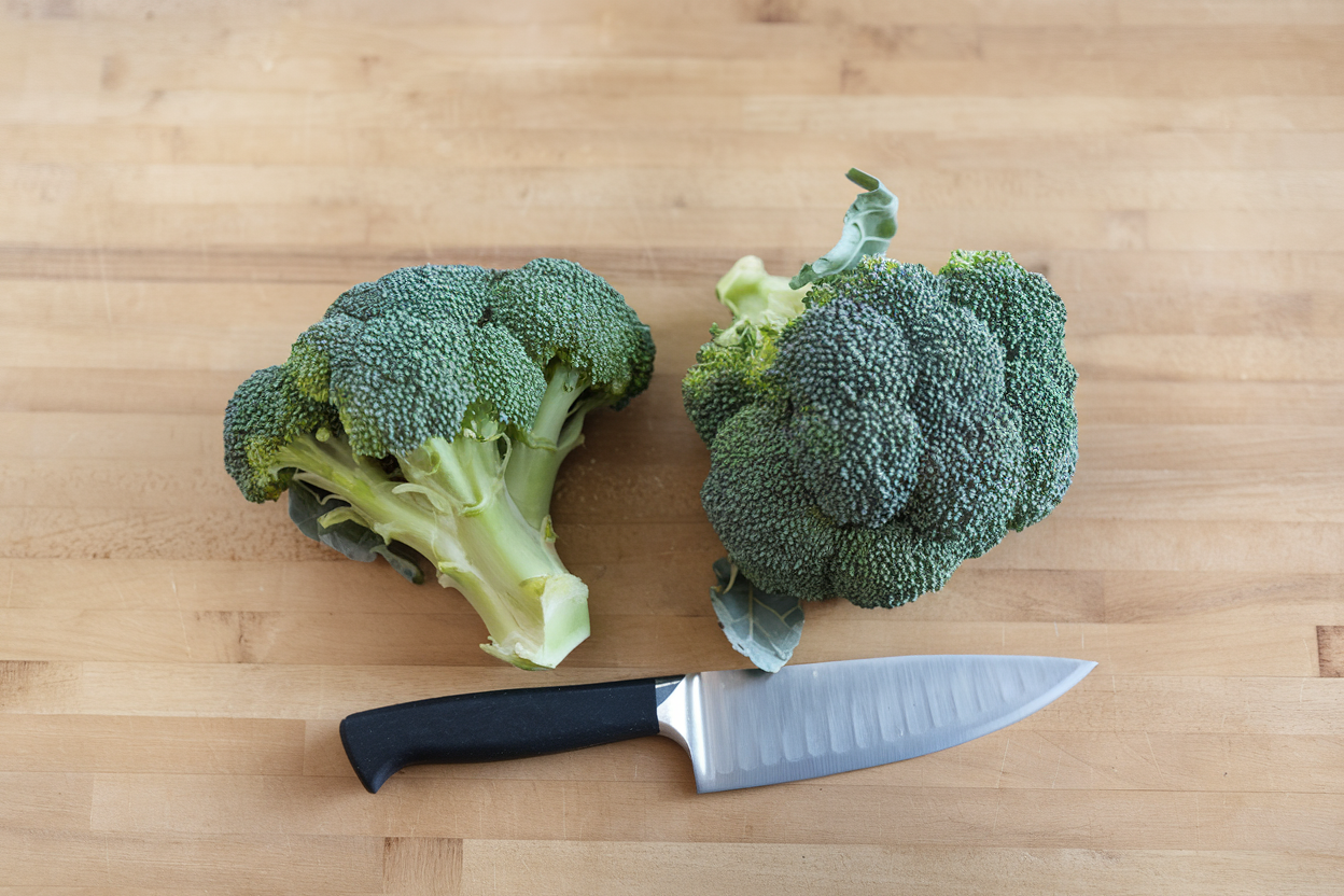 High-quality, organic F1 broccoli seeds suitable for healthy vegetable gardening