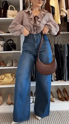 Women's simple and versatile stylish and comfortable straight-leg stretch denim jeans perfect for commuting