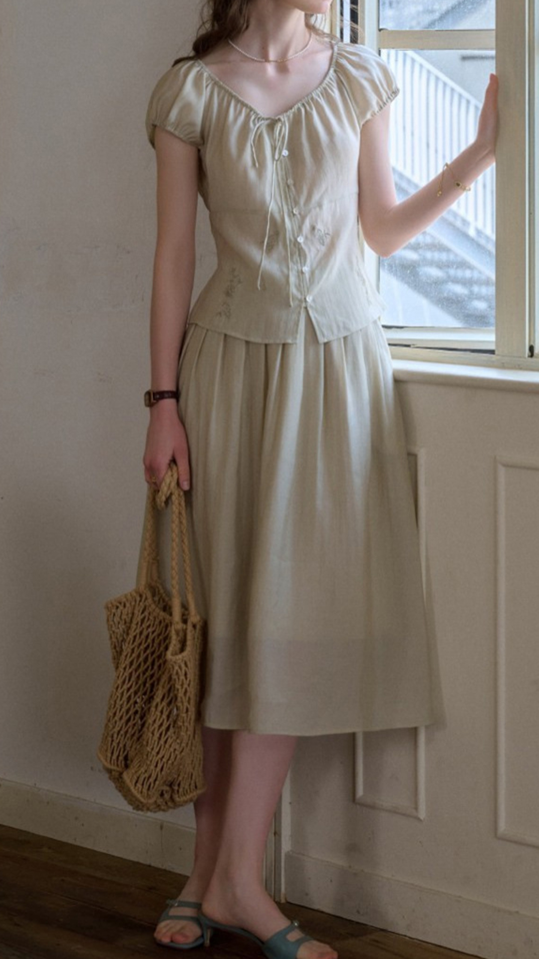 Cool-Touch Tencel Vintage V-Neck Botanical Embroidered Two-Piece Skirt Set