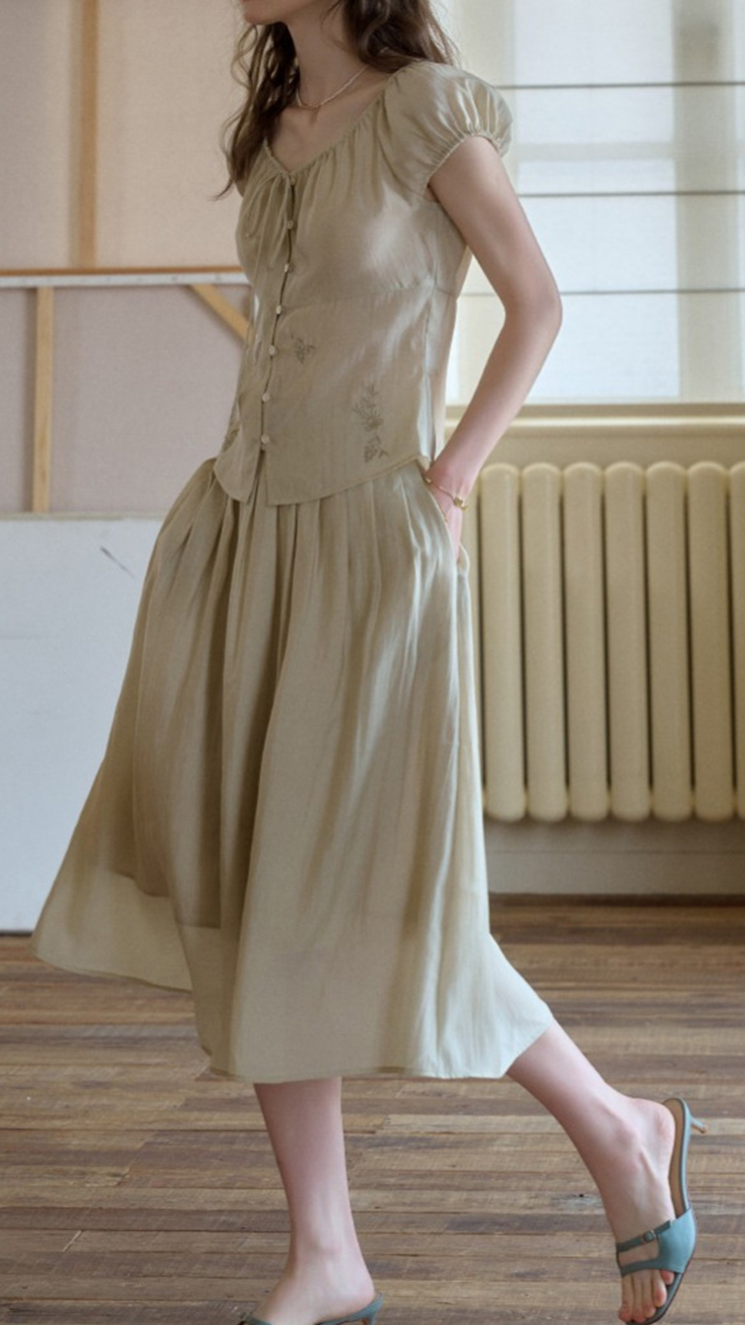 Cool-Touch Tencel Vintage V-Neck Botanical Embroidered Two-Piece Skirt Set