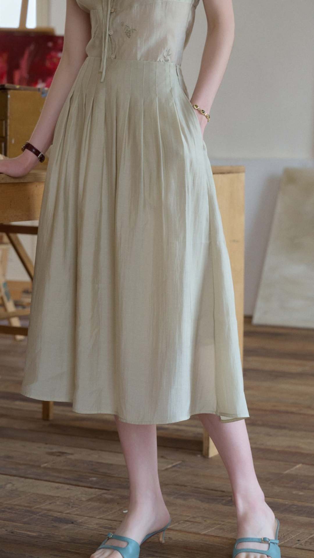 Cool-Touch Tencel Vintage V-Neck Botanical Embroidered Two-Piece Skirt Set