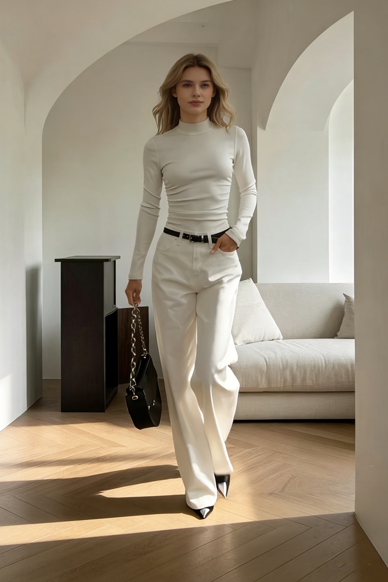 ⏰ LAST DAY SAVE 50%🔥Women's mock neck brushed cotton basic long-sleeved t-shirt, perfect for layering or wearing as a base layer.