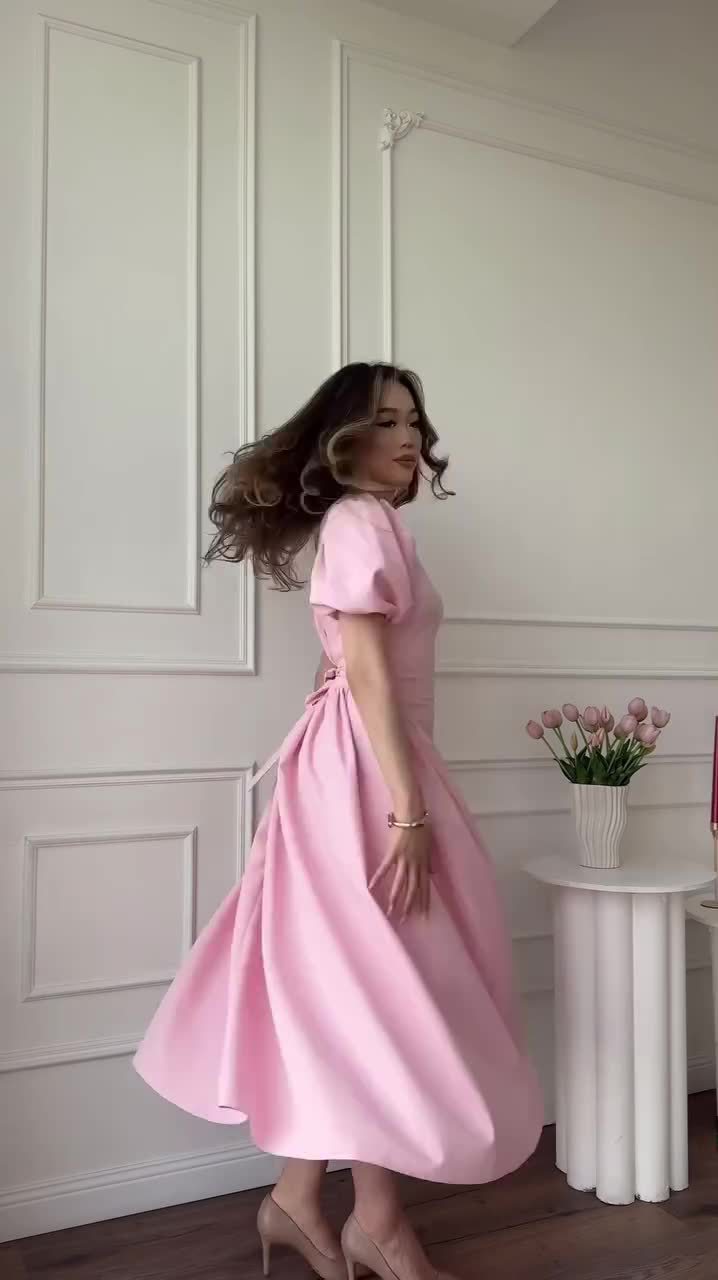 Elegant Puff Sleeve Fit-and-Flare Midi Dress