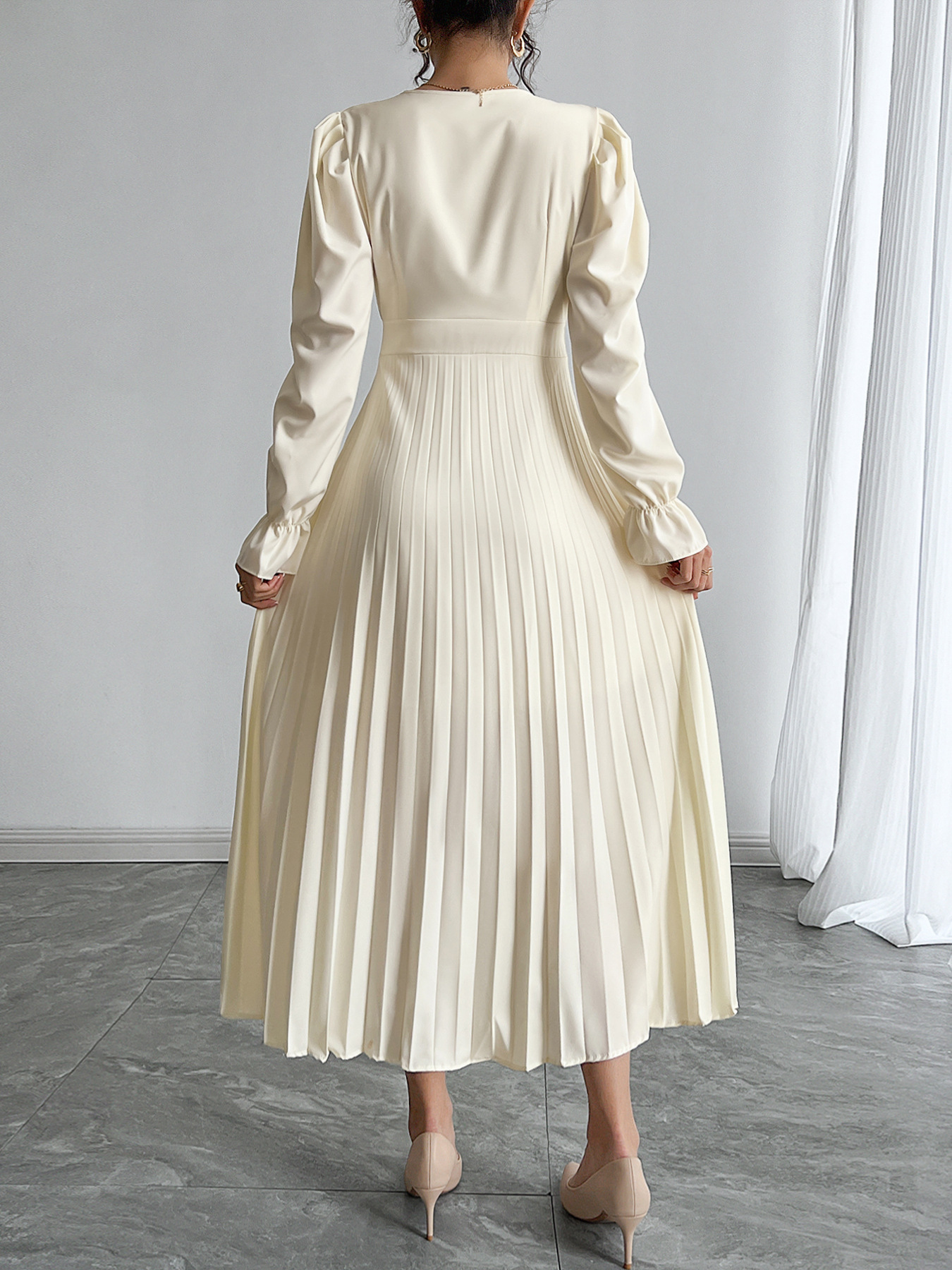 Elegant Pleated Wrap Midi Dress with Puff Sleeves