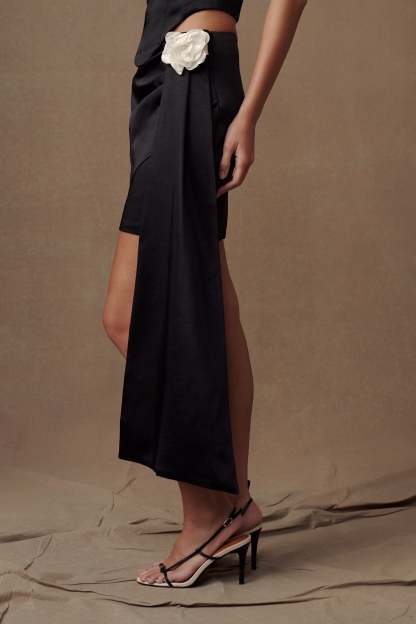 Margot Rose Mini Skirt - Black-My Chic Way.All Rights Reserved
