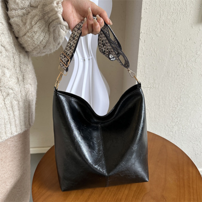 Bolsa feminina de alta qualidade em couro natural de luxo 2024 nova bolsa versátil de couro macio com alça de ombro larga