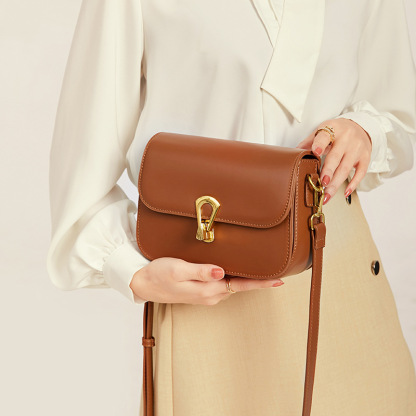 Nová evropský a americký retro styl dámská kabelka přes rameno hnědá trendy módní taška pro ženy