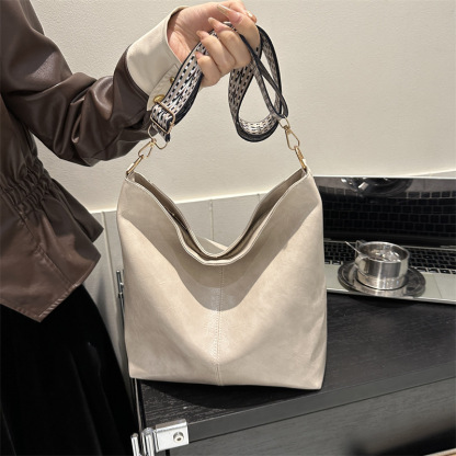 Bolsa feminina de alta qualidade em couro natural de luxo 2024 nova bolsa versátil de couro macio com alça de ombro larga