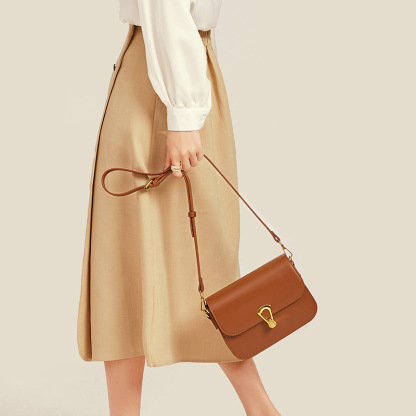 Nová evropský a americký retro styl dámská kabelka přes rameno hnědá trendy módní taška pro ženy