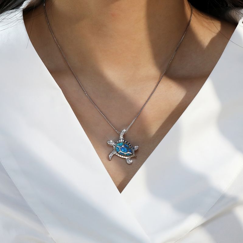 Tajemný modrý kulatý náhrdelník ze želvoviny – jemný šperk k narozeninám pro ženy