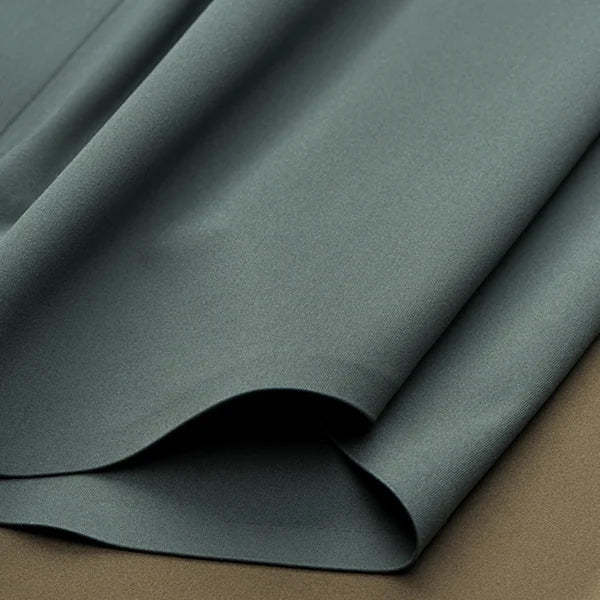 Classic breathable, comfortable and wrinkle-resistant men's shirt