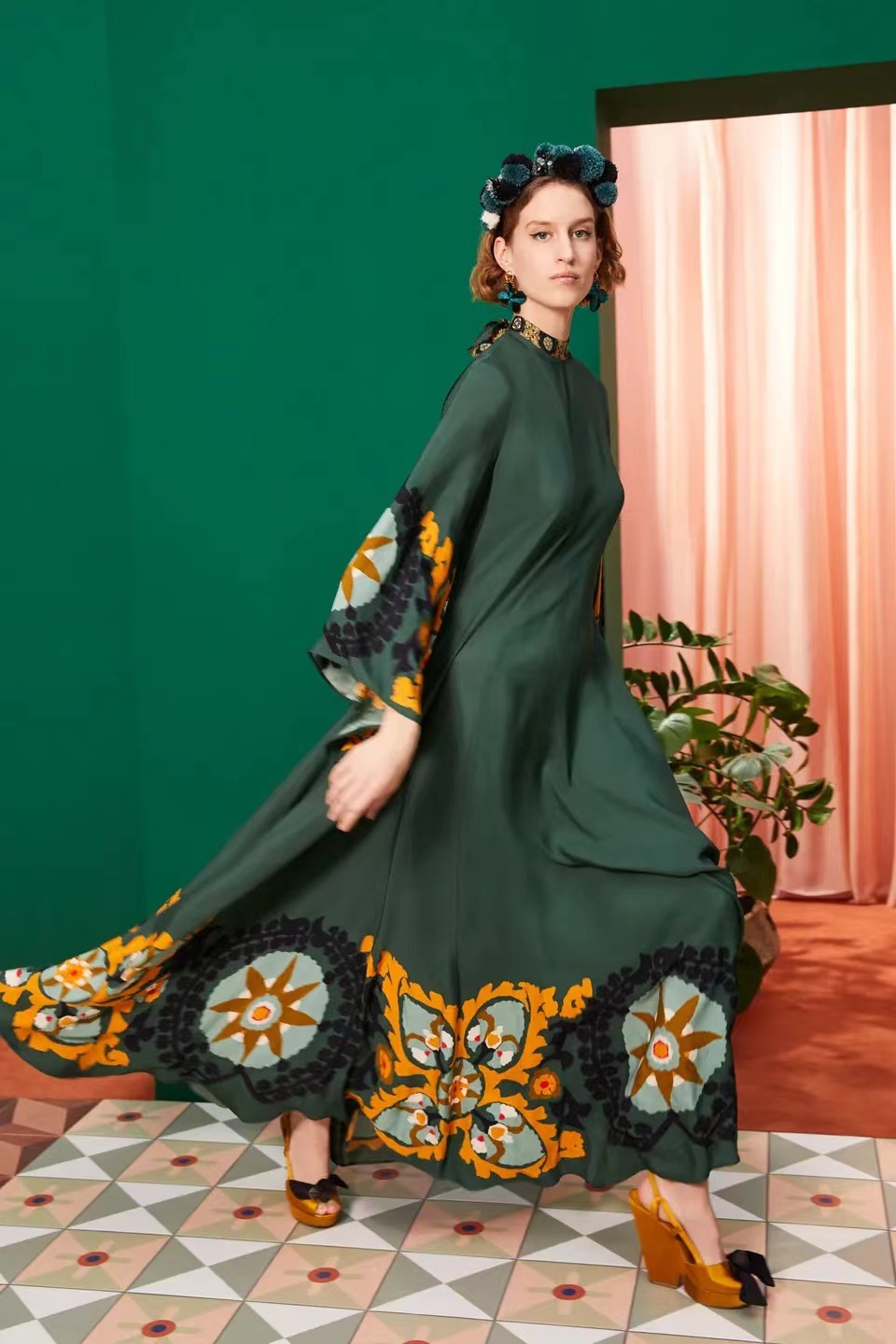 Exquisite Sunshine Floral Print Flowing Maxi Dress