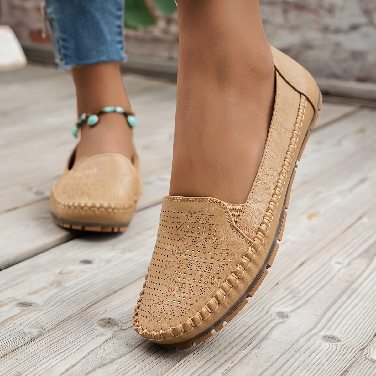 Women's Retro Perforated Flat Shoes
