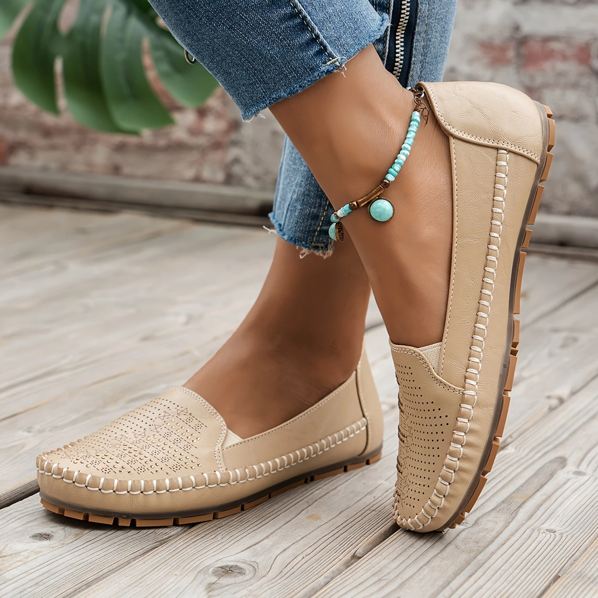 Women's Retro Perforated Flat Shoes
