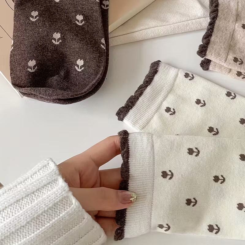 3 Pairs of Women's Stylish Floral Retro Mid-Calf Socks