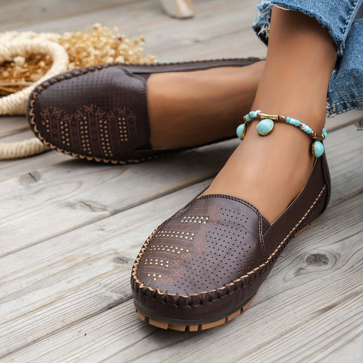 Women's Retro Perforated Flat Shoes