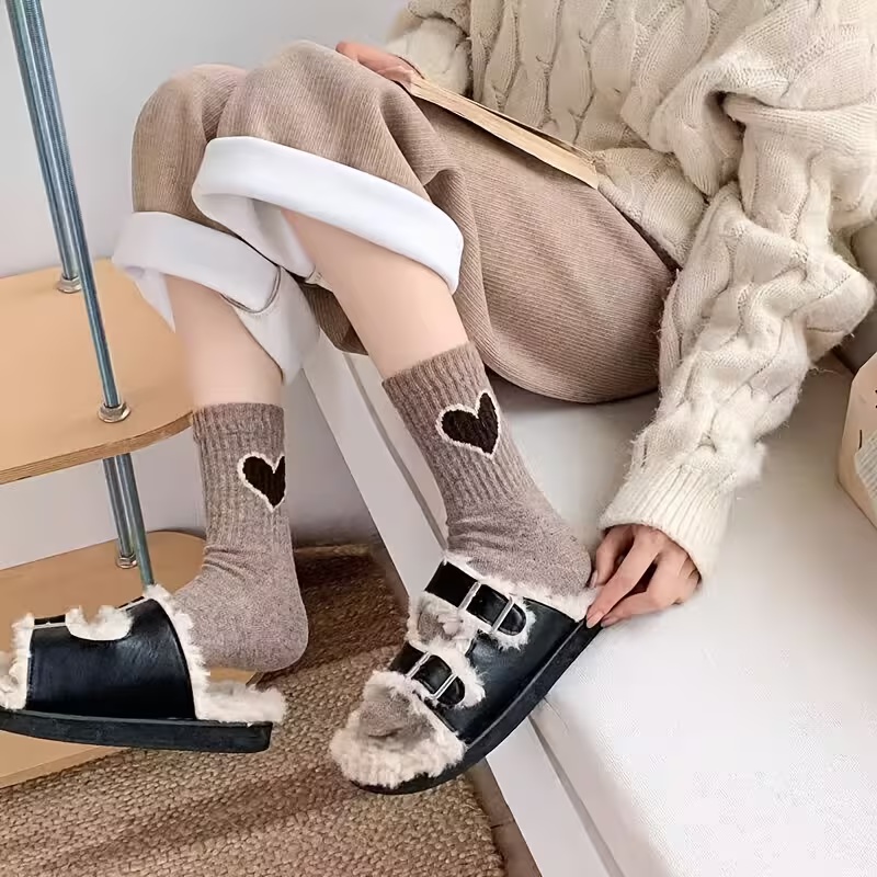 5 Pairs of Trendy Japanese Style Melad Colorway Heart Mid-Calf Sock