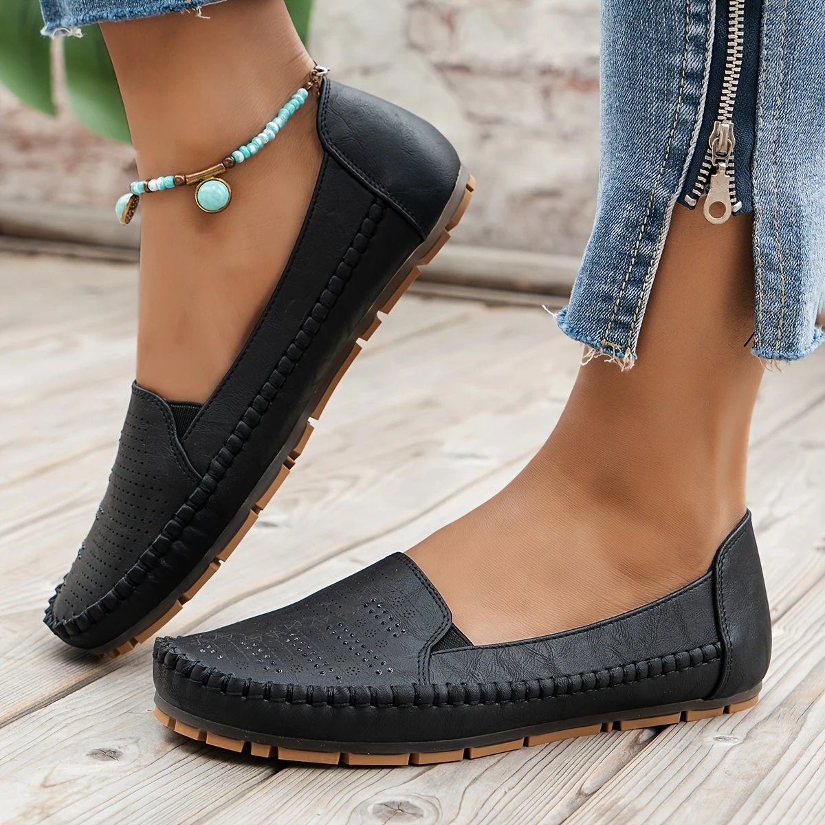 Women's Retro Perforated Flat Shoes