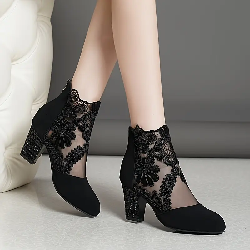 Chic Floral Lace Ladies Boots