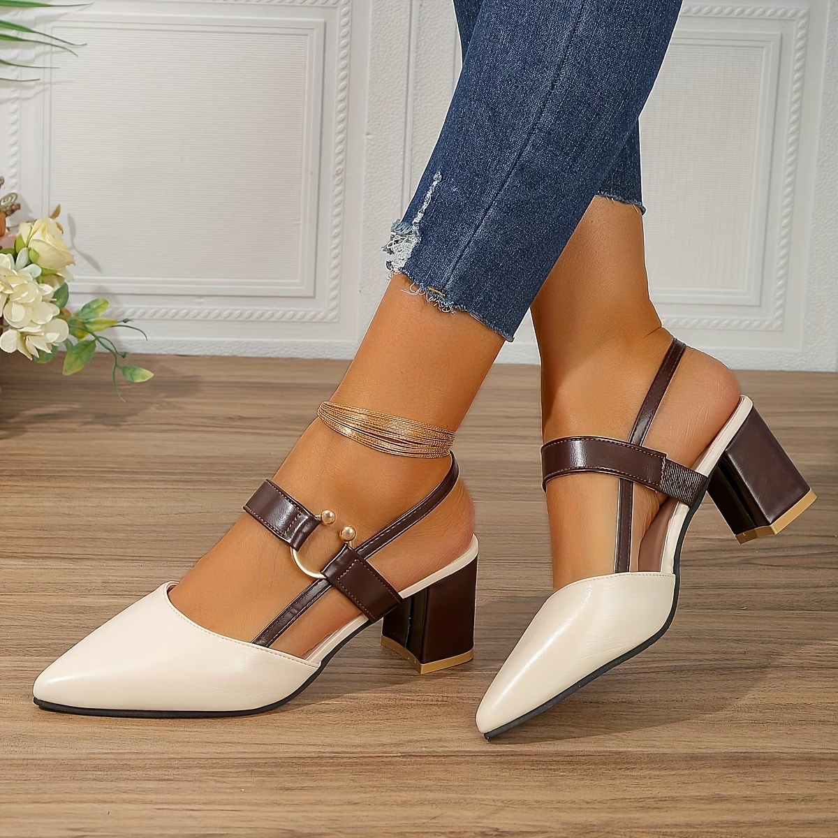 Ladies Pointed Toe Thick Heel Versatile Sandals