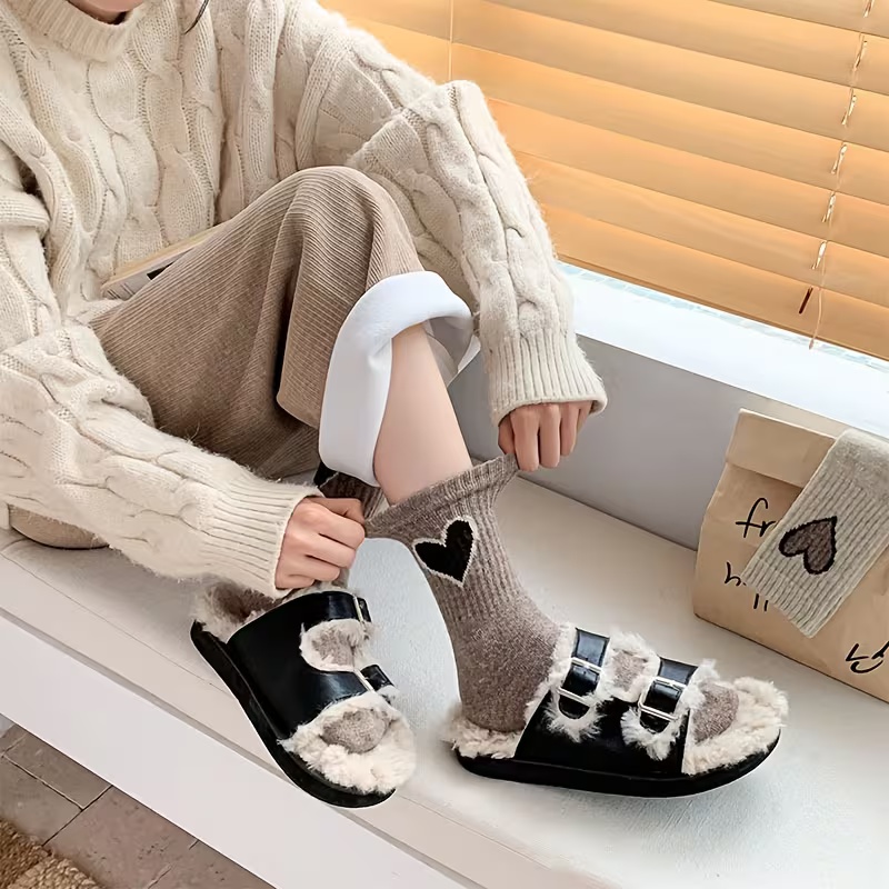 5 Pairs of Trendy Japanese Style Melad Colorway Heart Mid-Calf Sock