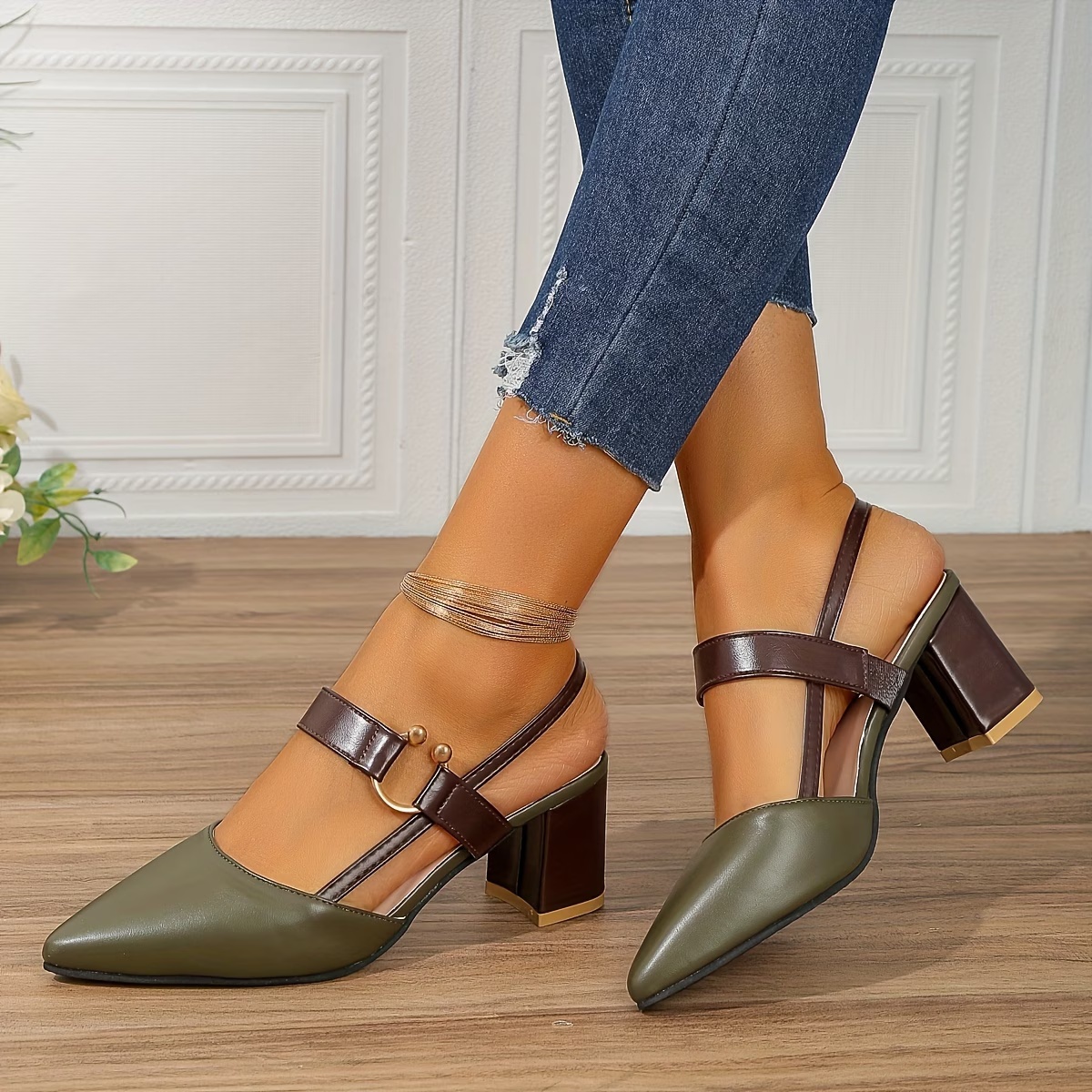 Ladies Pointed Toe Thick Heel Versatile Sandals