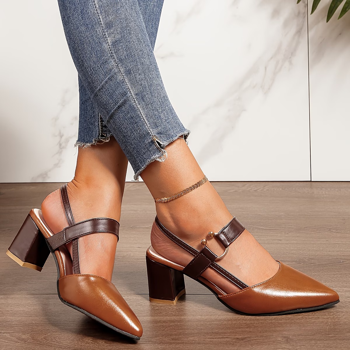 Ladies Pointed Toe Thick Heel Versatile Sandals