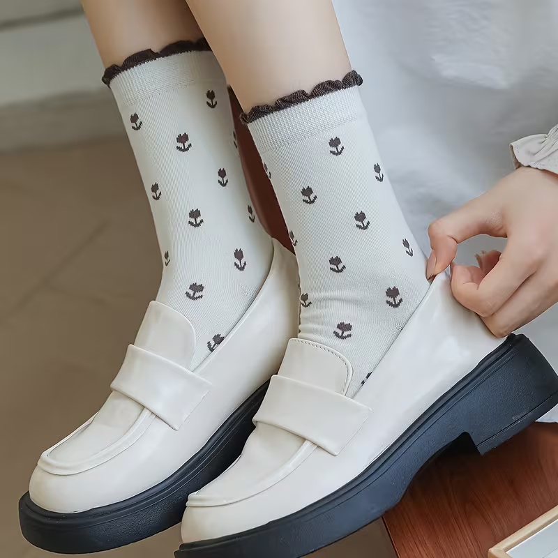 3 Pairs of Women's Stylish Floral Retro Mid-Calf Socks