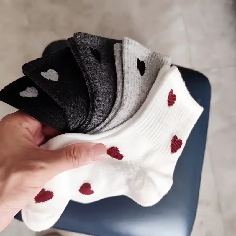 5 Pairs of Women's Mid-Calf Heart Pattern Socks