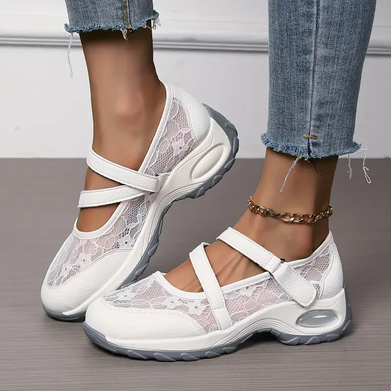 Women's Solid Color Casual Breathable Mesh Sneakers