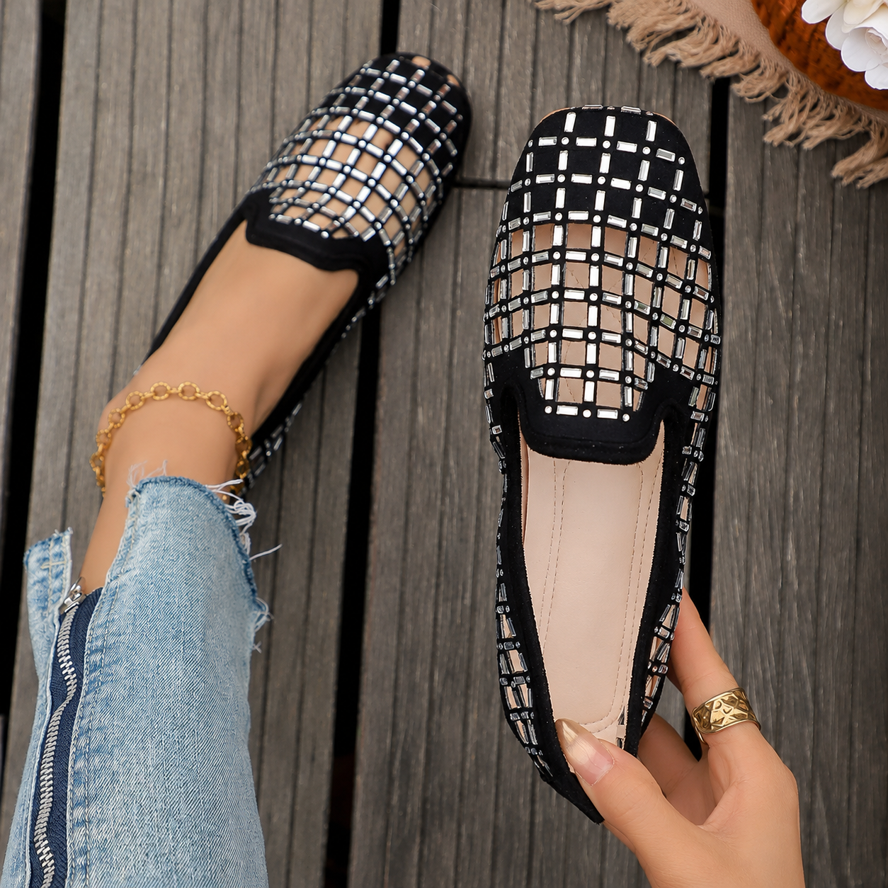 Women's Hollow-Out Crystal Embellishments Shoes