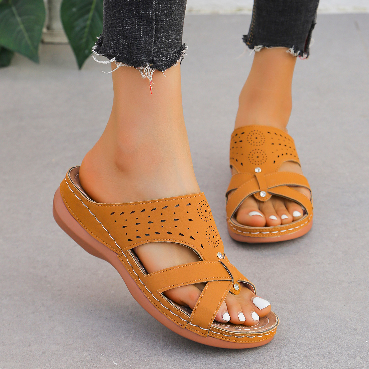Round Toe Thick-soled Casual Sandals