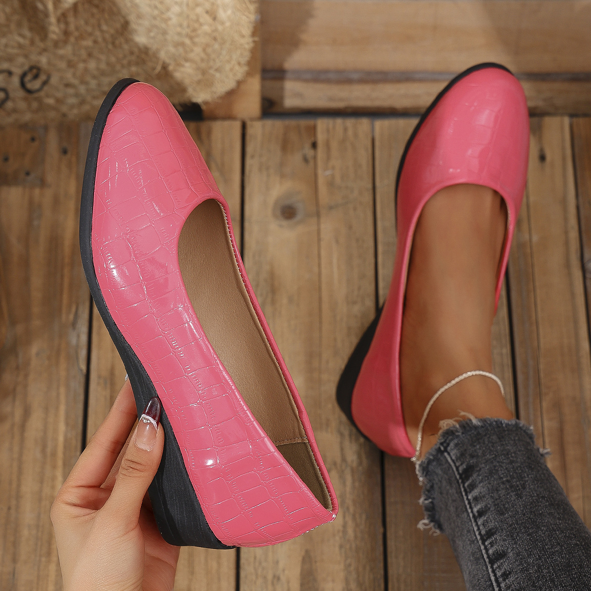 Pointed Wedge Heel Stone Pattern Slip-on Shoes