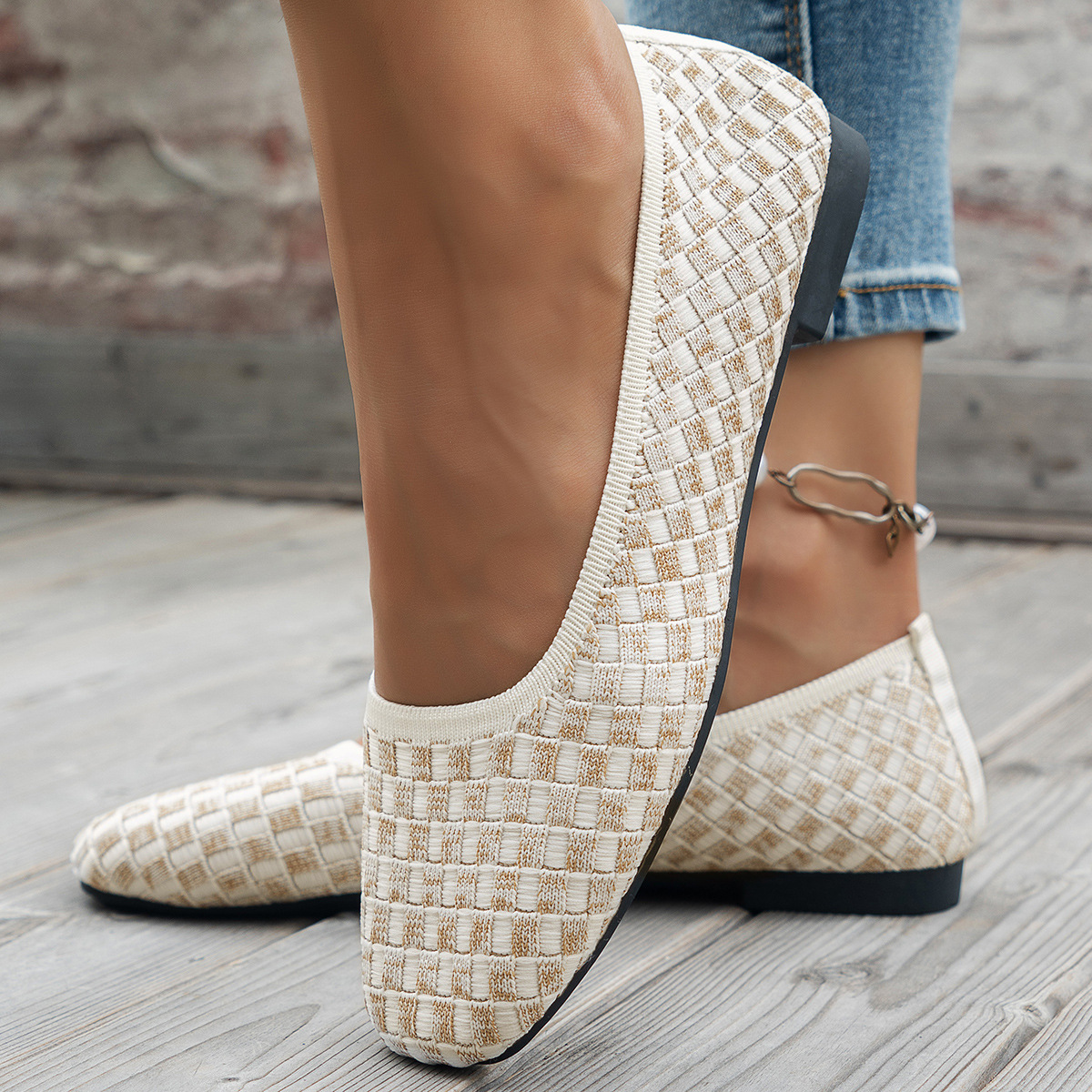 Women's Slip-On Grid Wave Square Toe Shoes