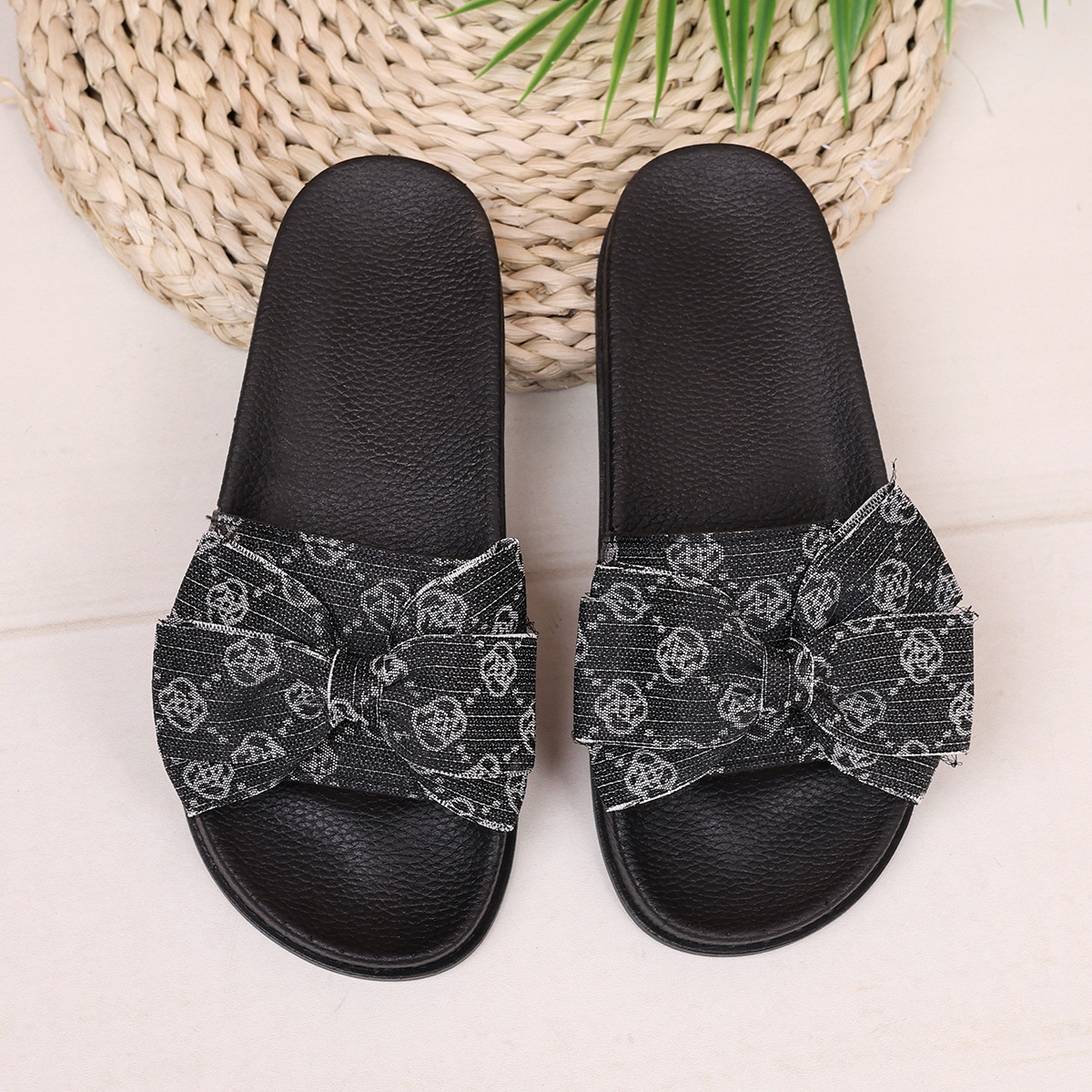 Thick-soled Bow Embroidered Beach Slippers