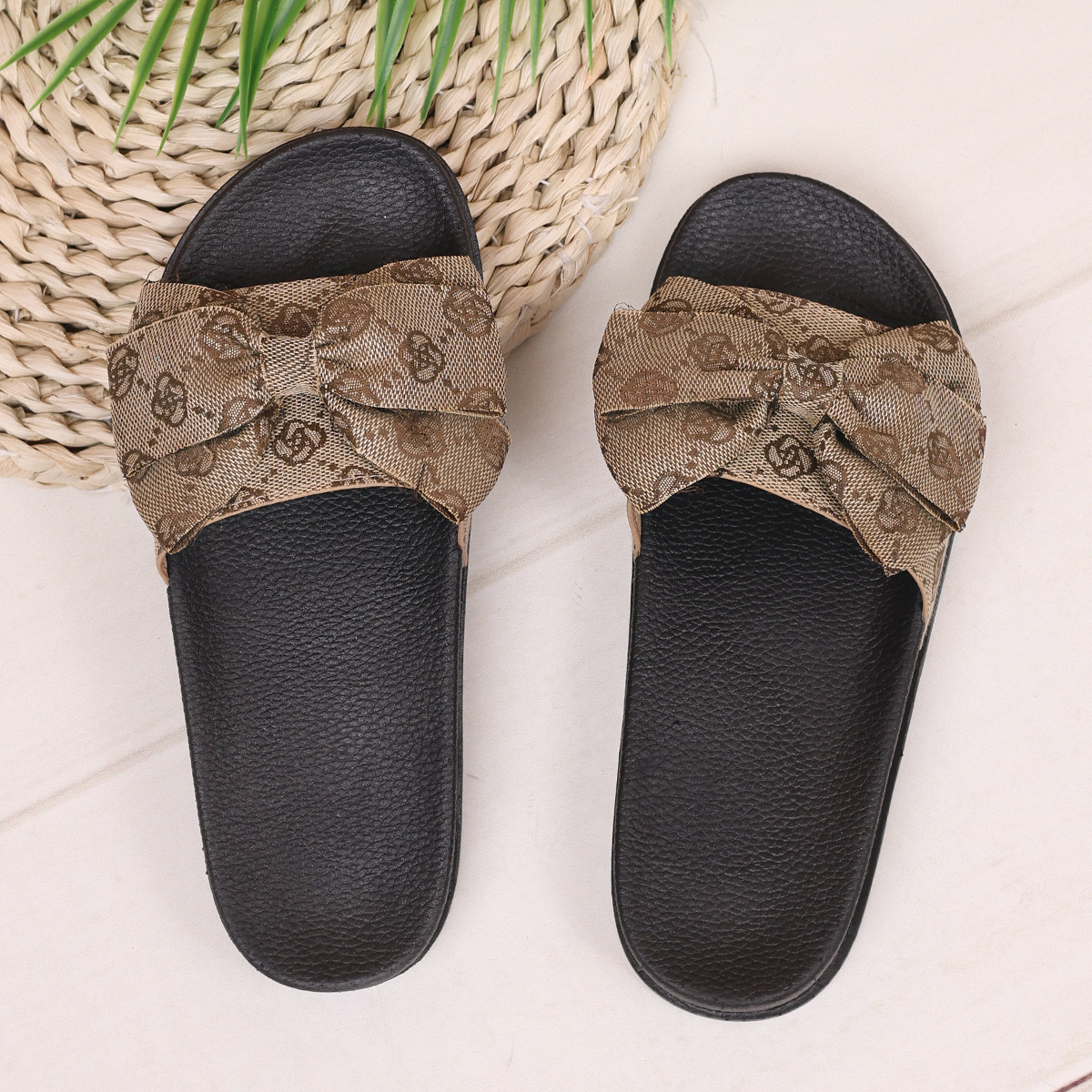 Thick-soled Bow Embroidered Beach Slippers