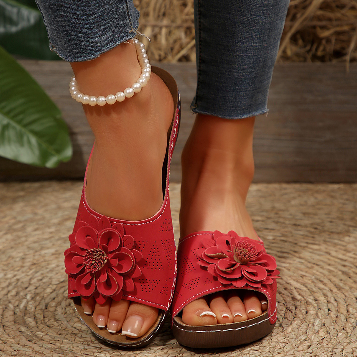 Thick-soled Hollow Flower Wedge-heeled Beach Sandals