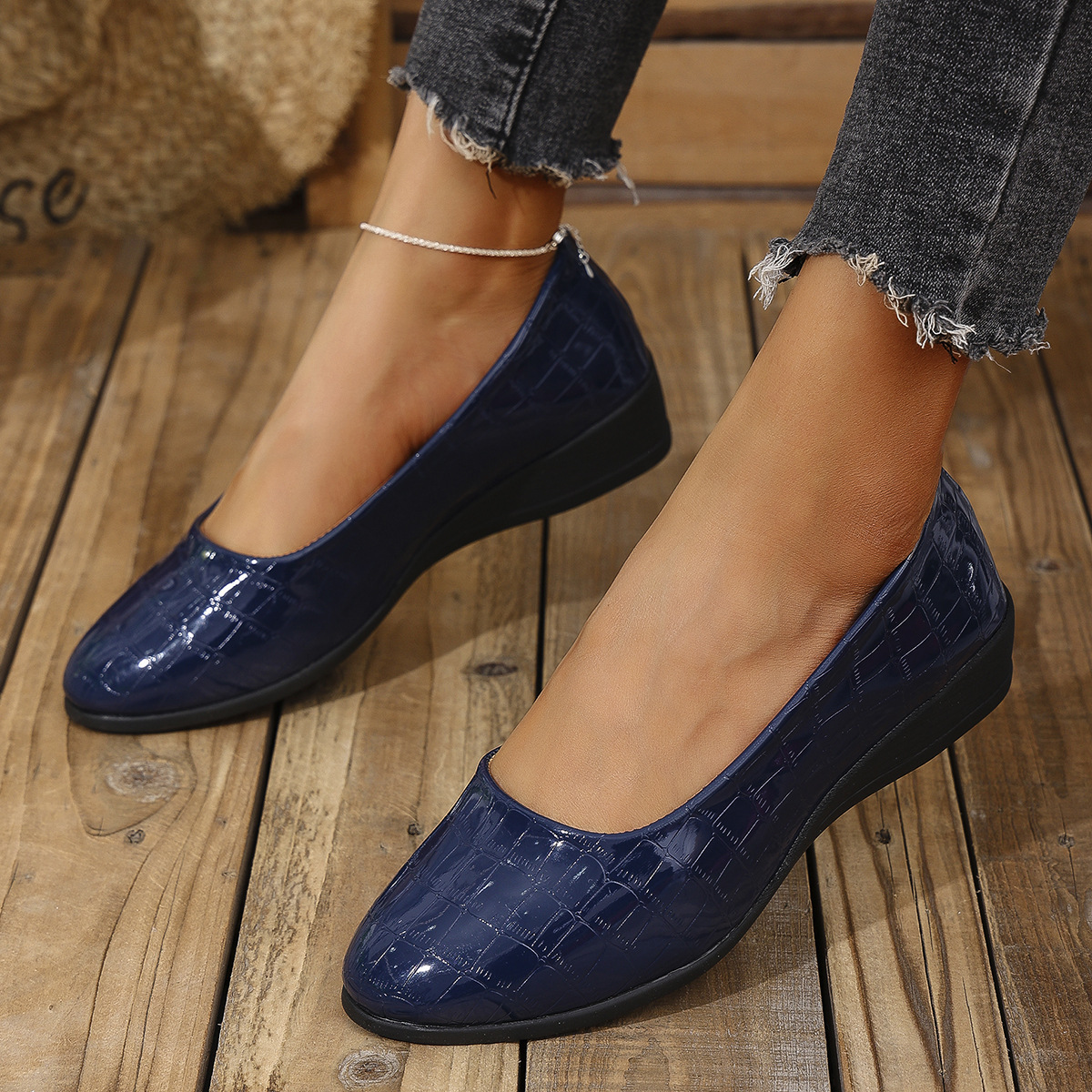 Pointed Wedge Heel Stone Pattern Slip-on Shoes