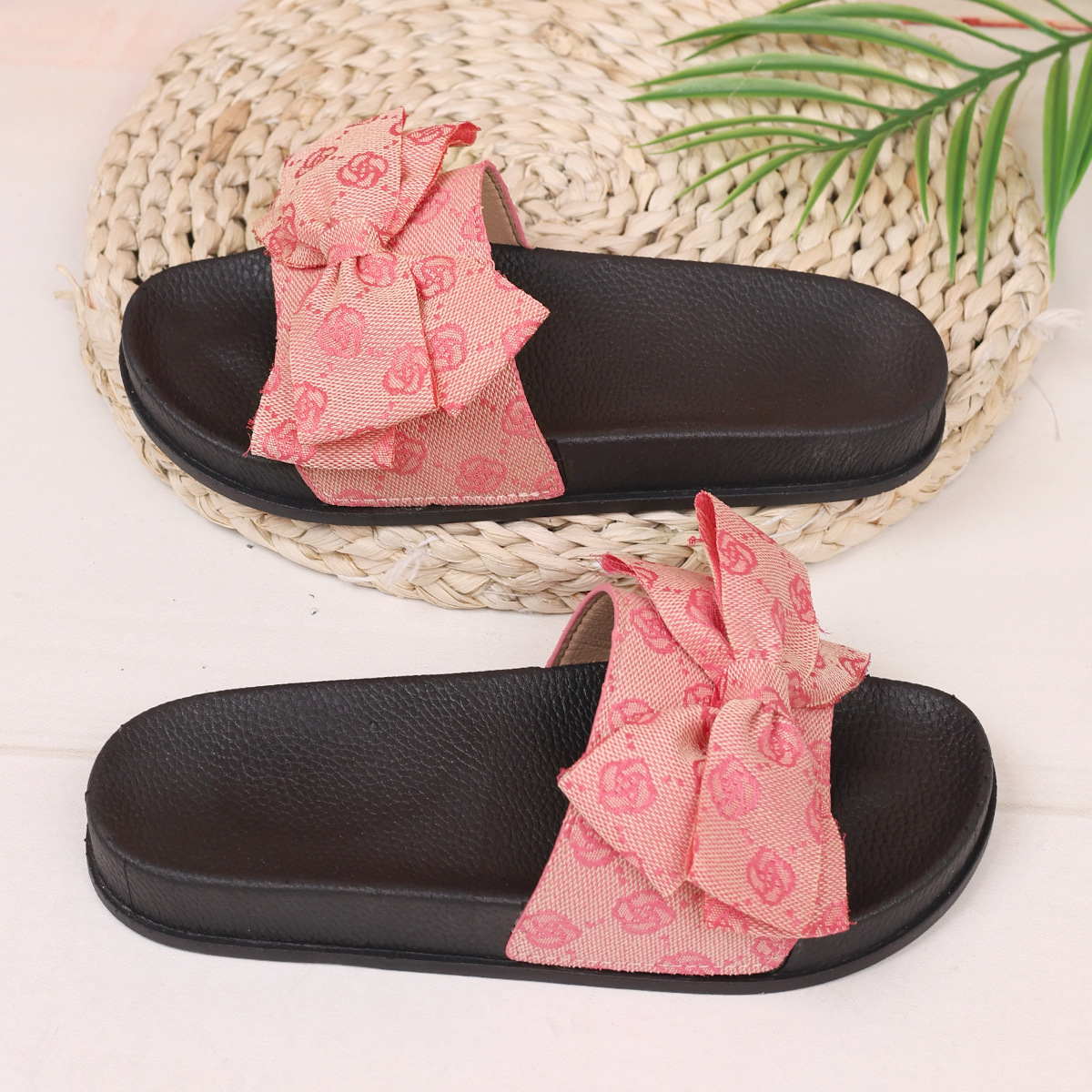 Thick-soled Bow Embroidered Beach Slippers