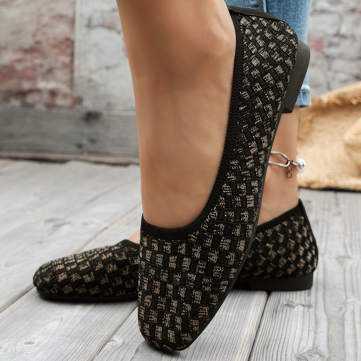 Women's Slip-On Grid Wave Square Toe Shoes