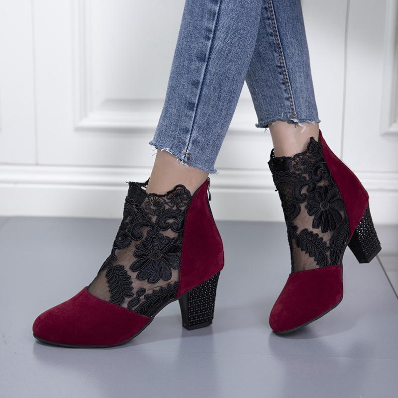 Chic Floral Lace Ladies Boots