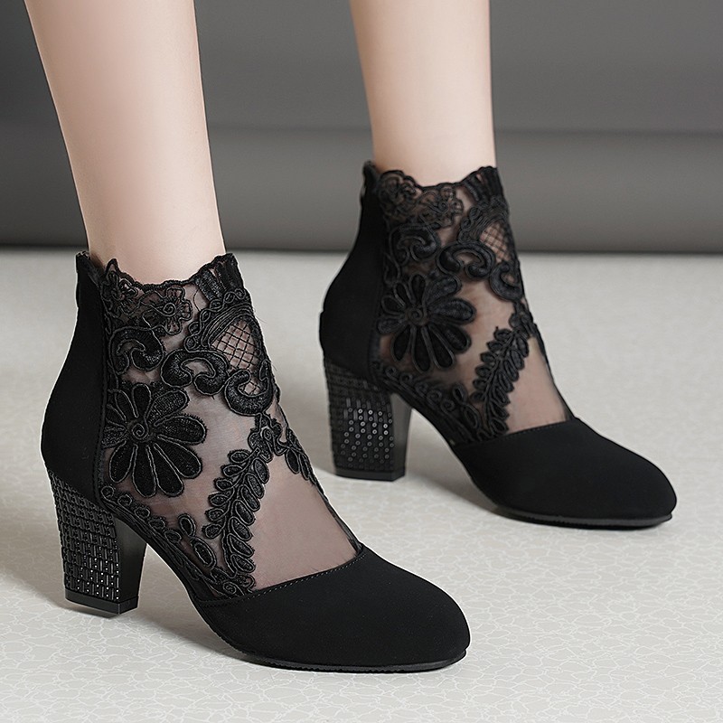 Chic Floral Lace Ladies Boots