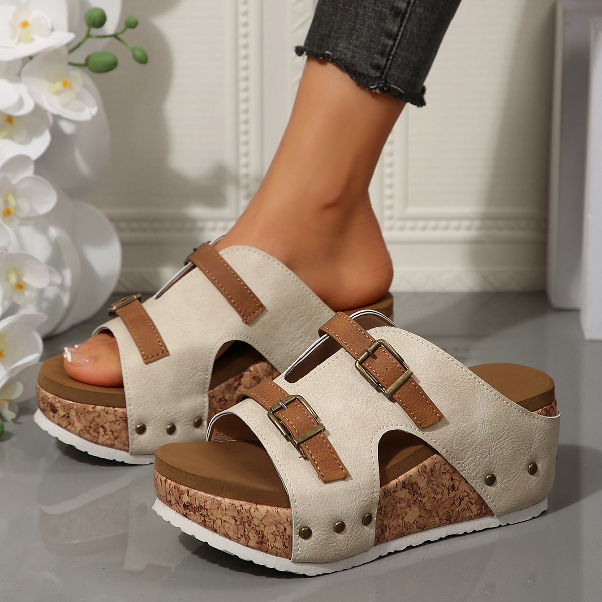 Summer New Style Buckle Light Foam Bottom Beach Open Toe Shoes
