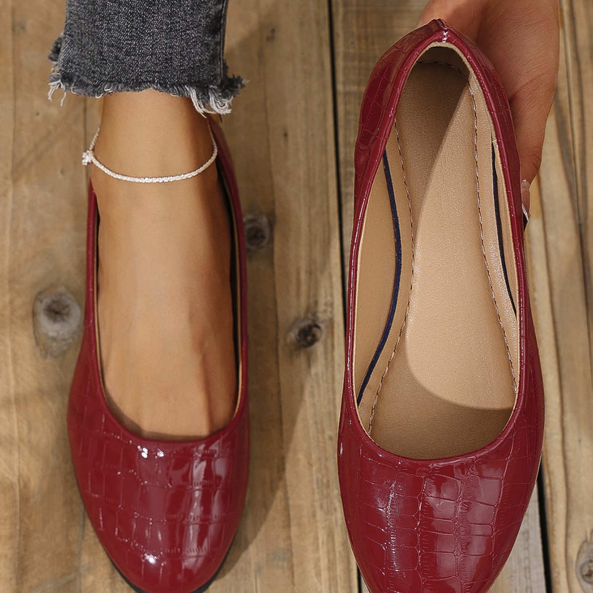 Pointed Wedge Heel Stone Pattern Slip-on Shoes