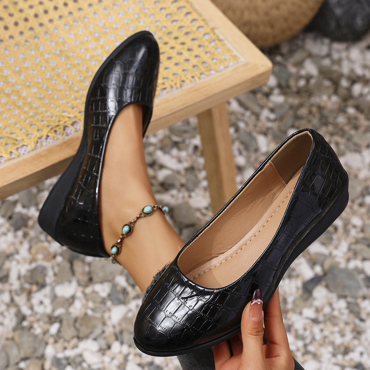 Pointed Wedge Heel Stone Pattern Slip-on Shoes