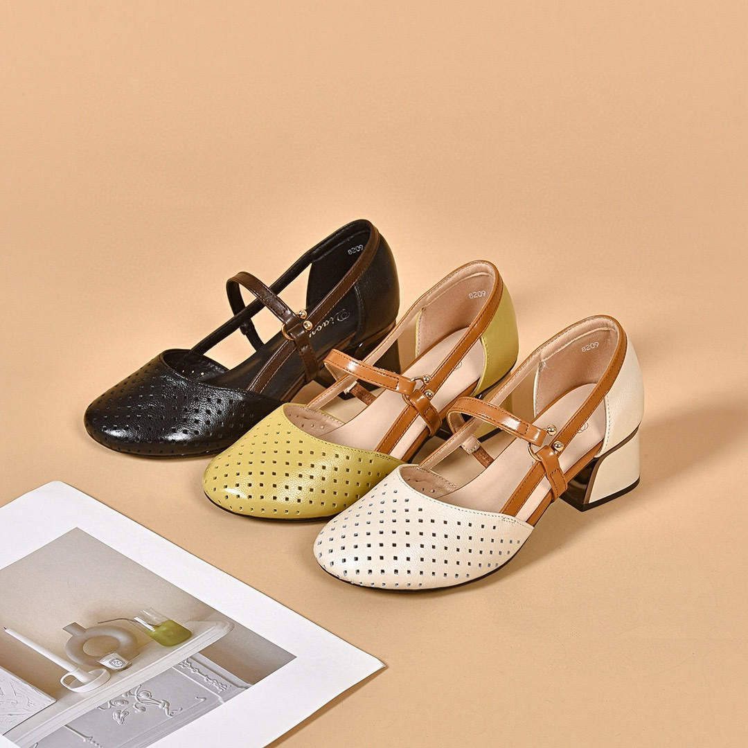 Clearance Sale 60% OFF - Women's Casual Hollow Heel Soft Leather Sandals